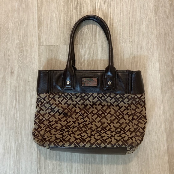 Brown Tommy Hilfiger bag minimal usage and she cute - Picture 1 of 1